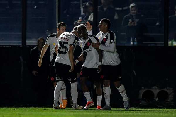 Vasco Vira o Jogo e Ascende no Brasileirão: Análise da Partida